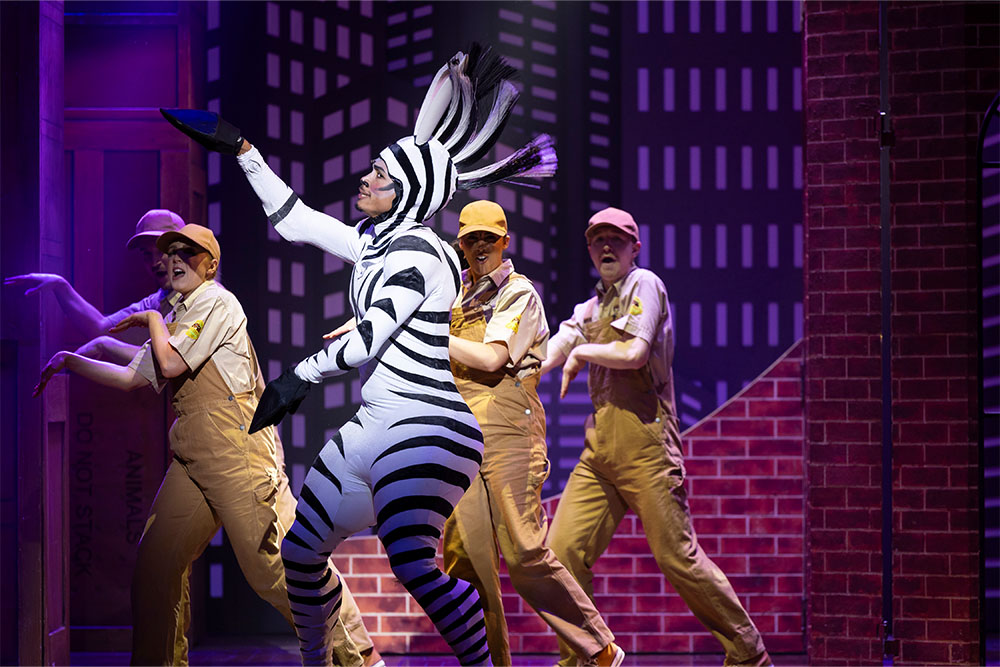 Madagascar stage production scene 1